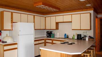 Micro-ondes, four, plaque de cuisson