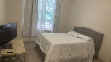 Iron/ironing board, bed sheets