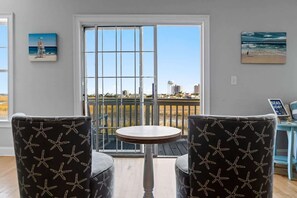 Smart TV, fireplace - Marshview 5BR/4BA - Heated Pool•HotTub - Sleeps 18 (North Myrtle Beach)