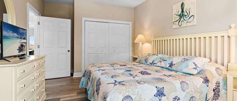 5 dormitorios, tabla de planchar con plancha, cuna de viaje