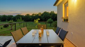 Outdoor dining - Villa Tamara (Istria - Loborika) (Loborika)