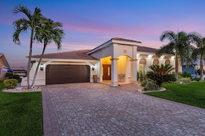 Exterior - Coastal Elegance and Relaxation Await – Villa Seas the Day – Roelens (Cape Coral)