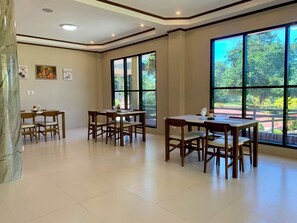 Daily local cuisine breakfast for a fee - Shas Resort  (Panglao)