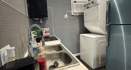 2-bedroom apartment in welcoming Quinlan with AC, WiFi