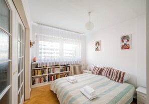 2 bedrooms, iron/ironing board, WiFi, bed sheets
