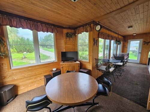 Tranquil bed & breakfast with WiFi in Château-Richer 15% off KCR Karting