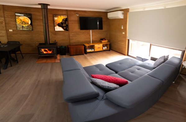 Smart-tv och eldstad