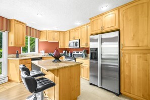 Microwave, oven, stovetop, dishwasher - Welcome to the Fairway Forest Retreat – Your Mt. Hood Escape! (Mount Hood Village)