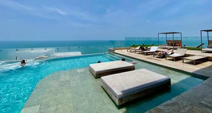 Charming 2-bedroom condo with AC, WiFi in enchanting Cartagena de Indias