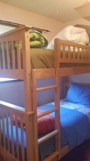 Iron/ironing board, free WiFi, bed sheets