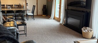 Riders welcome! Gorgeous 3-bedroom house with WiFi in Errol