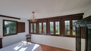 6 chambres, bureau, lit parapluie, Wi-Fi gratuit