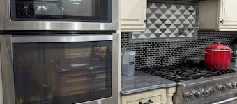 Gourmet Kitchen CookUp Memories / Entire home in Valley Stream