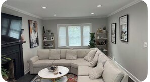 Smart TV, fireplace, books, stereo