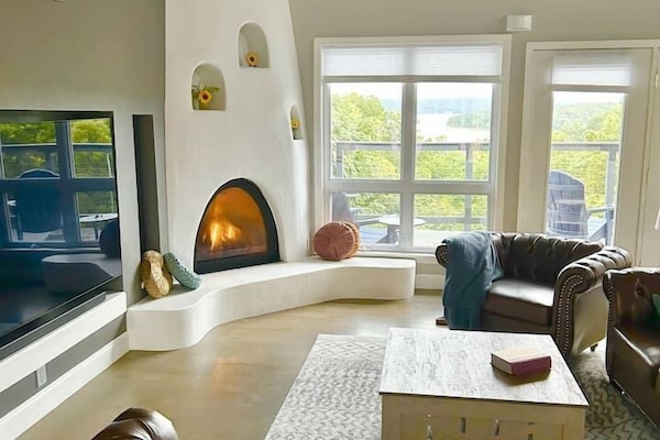 Smart-tv, pejs, bøger, kontorer