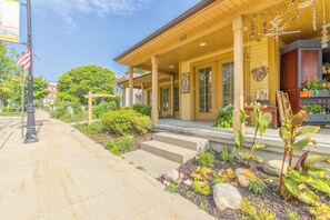 Exterior - Pebble Hideaway-downtown Douglas and close to beach! (Douglas)