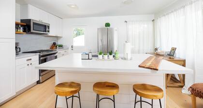 Charming 3-bedroom house with AC, WiFi on the Mesa!