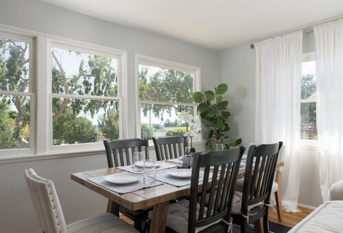 Charming 3-bedroom house with AC, WiFi on the Mesa!