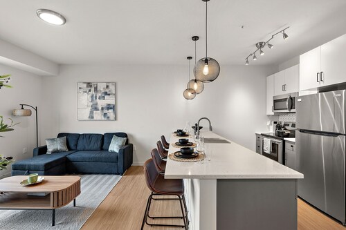 Luxury 2Bd Condo DT Minneapolis, Minutes From Convention Center & US Bank Arena