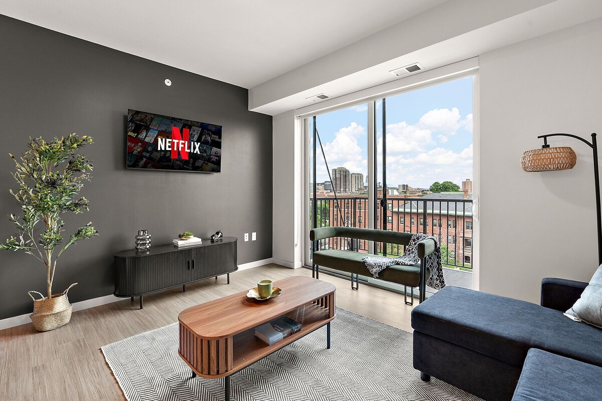 Luxury 2Bd Condo DT Minneapolis, Minutes From Convention Center & US Bank Arena