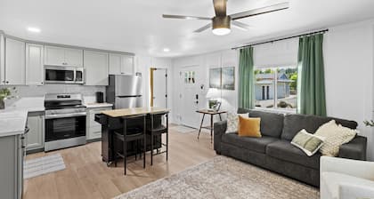 Cottage on King: Stylish and comfortable in the country!