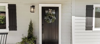 Cottage on King: Stylish and comfortable in the country!