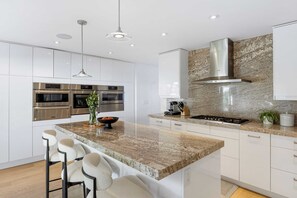 House (4 Bedrooms) | Interior - Luxury Hollywood Hills Home With Pool, Outdoor Dining & Iconic Views Skyline Chalet (West Hollywood)