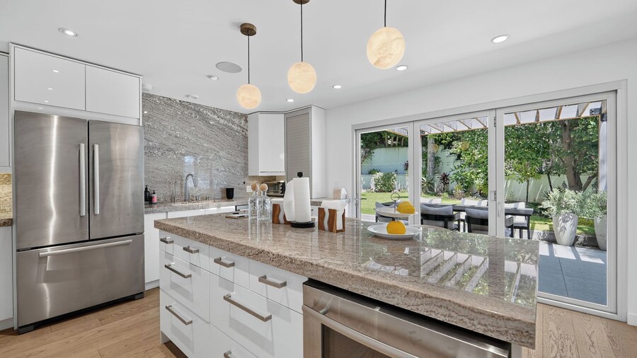 Luxury Hollywood Hills Home With Pool, Outdoor Dining & Iconic Views Skyline Chalet