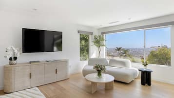 Talo (4 Bedrooms) | Sisätilat