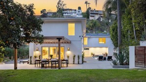 Unclassified image, 4 of 48, button - Luxury Hollywood Hills Home With Pool, Outdoor Dining & Iconic Views Skyline Chalet (West Hollywood)
