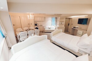 Habitación triple Deluxe | Cortinas opacas y wifi gratis