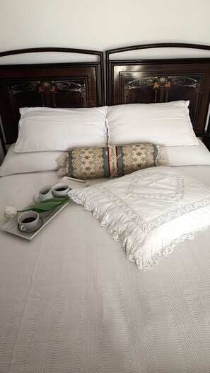 6 bedrooms, iron/ironing board, WiFi, bed sheets - "Places of the soul" Country House- Private luxurious villa with pool (Marche)