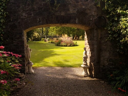 5 Star Gardener’s Cottage – A Private Luxury Retreat