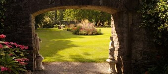 5 Star Gardener’s Cottage – A Private Luxury Retreat