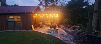 Great location directly on Big Pine Creek with trail access