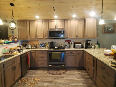 Deep Water Retreat - Great location directly on Big Pine Creek with trail access