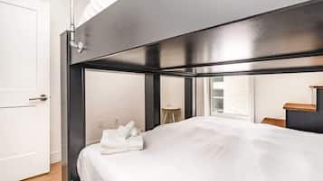 2 bedrooms, iron/ironing board, travel cot, free WiFi