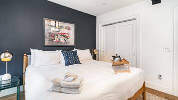 2 bedrooms, iron/ironing board, travel cot, free WiFi