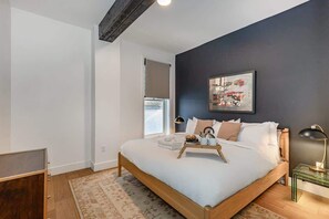 8 habitaciones, escritorio y tabla de planchar con plancha 