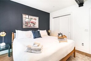 8 bedrooms, desk, iron/ironing board, travel crib