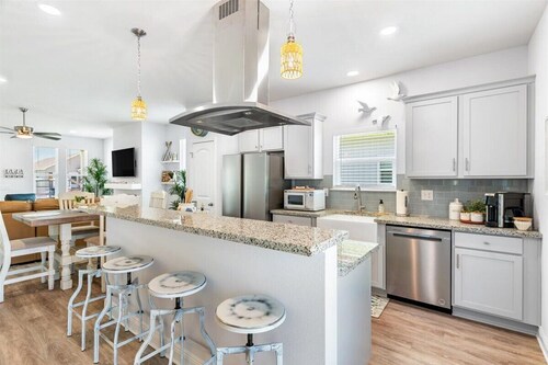 The Emerald Coast’s best-kept sea-cret! Lolli & Pop's  Gulfside Getaway!