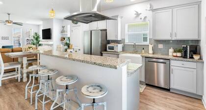 The Emerald Coast’s best-kept sea-cret! Lolli & Pop's Gulfside Getaway!
