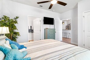 3 bedrooms, iron/ironing board, WiFi, bed sheets