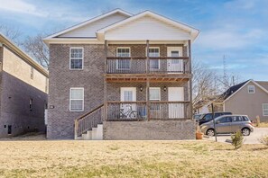 Exterior - 4 BD Normalview: Comfort & Charm (Bowling Green)