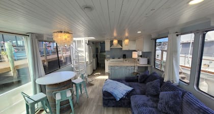 Luxury Afloat~Waterfront Retreat w/Rooftop Lounge~Walking Distance to Town
