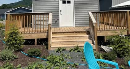 Tranquil Tiny House by the Brook – Your Mountain Escape Awaits