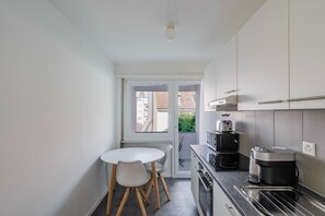 Fridge, microwave, oven, stovetop