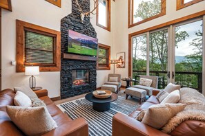 Fernseher, Kamin, Videospiele, Tischfußball