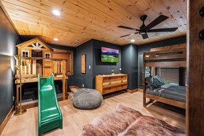 4 Schlafzimmer, Bügeleisen/Bügelbrett, Reisekinderbett, WLAN