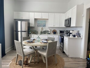 Fridge, microwave, oven, stovetop - Stylish 1900s Renovated Apartments (Savannah)